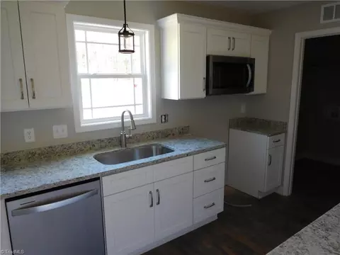 627 Cable St, Thomasville, NC 27360 photo 6