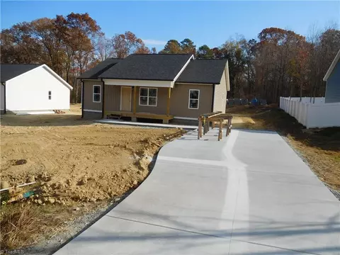 627 Cable St, Thomasville, NC 27360 photo 23