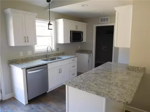 627 Cable St, Thomasville, NC 27360 photo 3