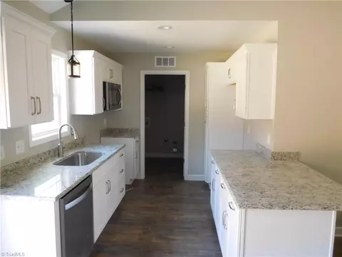 627 Cable St, Thomasville, NC 27360 photo 4