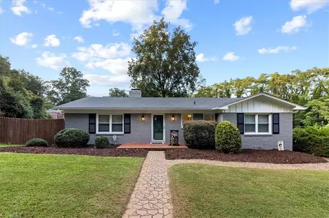2704 Northampton Dr, Greensboro, NC 27408