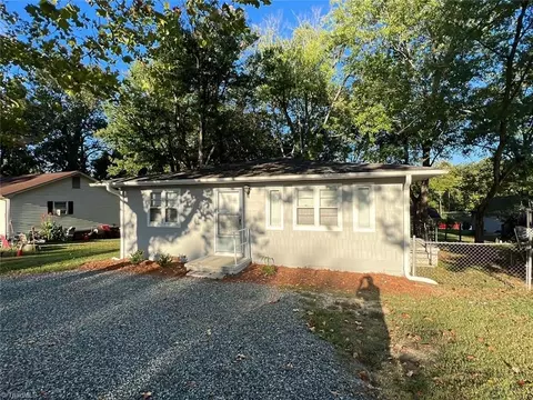 202 Goforth Dr, Thomasville, NC 27360