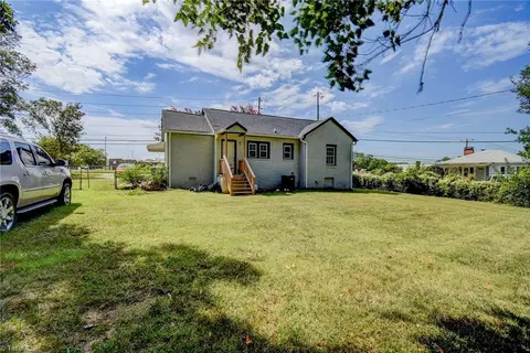 106 Fraley Rd, High Point, NC 27263 photo 2