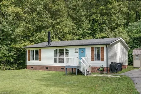 4006 Kandace Hills Dr, Walkertown, NC 27051