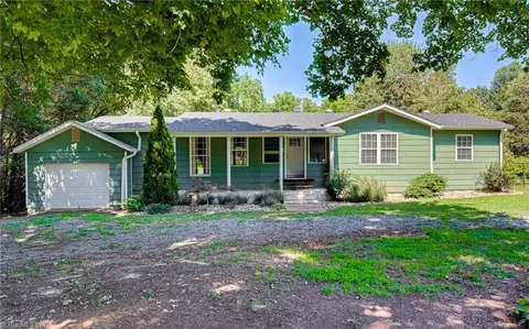 6545 Jonathan St, Pfafftown, NC 27040