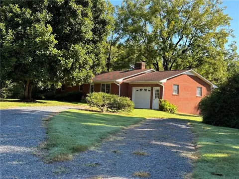 636 County Line Rd, Harmony, NC 28634 photo 9