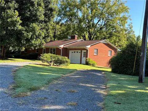 636 County Line Rd, Harmony, NC 28634 photo 8