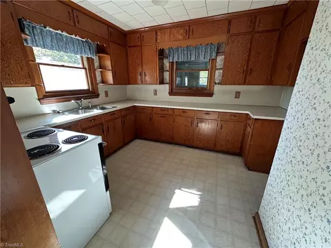 636 County Line Rd, Harmony, NC 28634 photo 23