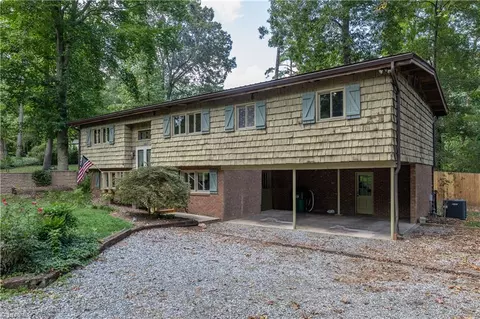 3902 Beverly Hills Dr, High Point, NC 27265