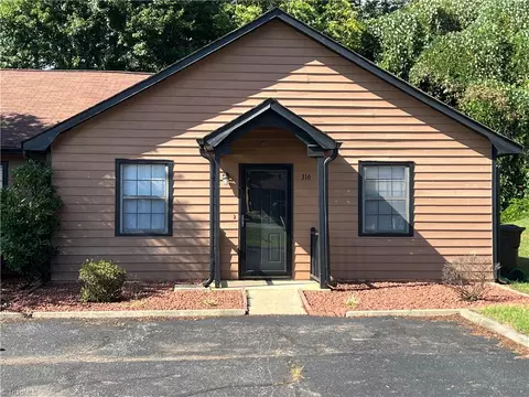 316 Westridge Dr, Yadkinville, NC 27055