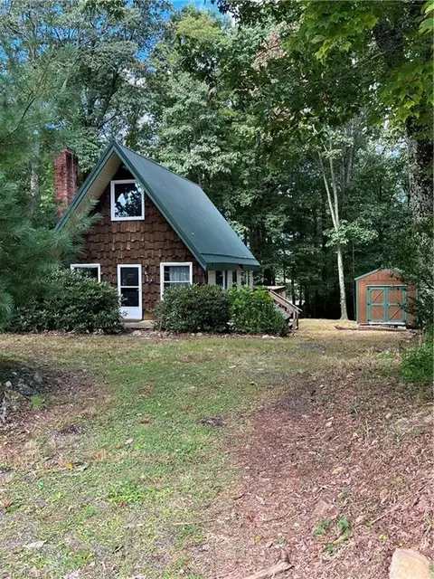 658 Old Appalachian Trl, Fancy Gap, VA 24328