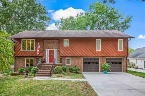 4405 Oak Hollow Dr, High Point, NC 27265