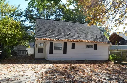 1214 Summit Ave, Greensboro, NC 27405