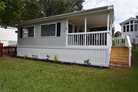 110 Maple St, New London, NC 28127