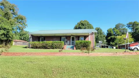 602 Roach St E, Mayodan, NC 27027