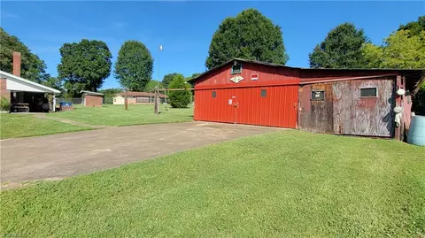 602 Roach St E, Mayodan, NC 27027 photo 5