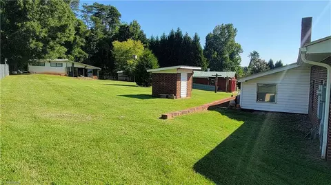 602 Roach St E, Mayodan, NC 27027 photo 7