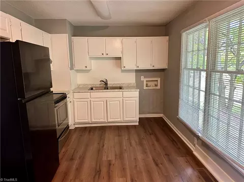 1710 Cedrow Dr, High Point, NC 27260 photo 3