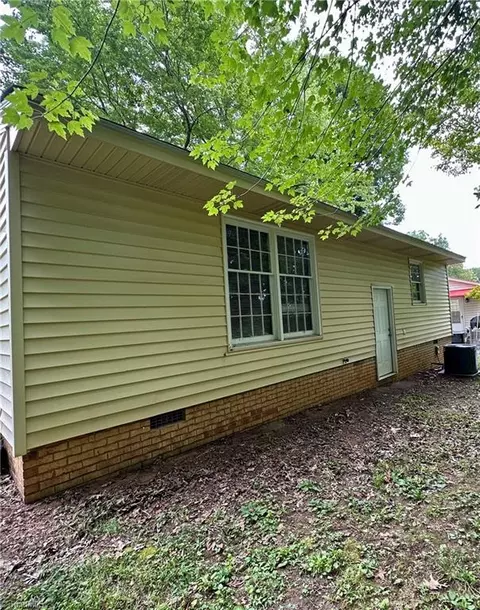 1710 Cedrow Dr, High Point, NC 27260 photo 10
