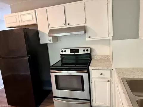 1710 Cedrow Dr, High Point, NC 27260 photo 4
