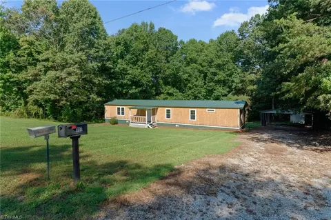 307 Lynnewood Dr, Mount Airy, NC 27030