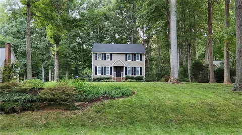 5208 Bridge Pointe Dr, Clemmons, NC 27012