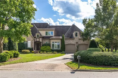 2 Creswell Ct, Greensboro, NC 27407