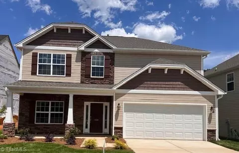 3526 River Farm Dr #323, Kernersville, NC 27284