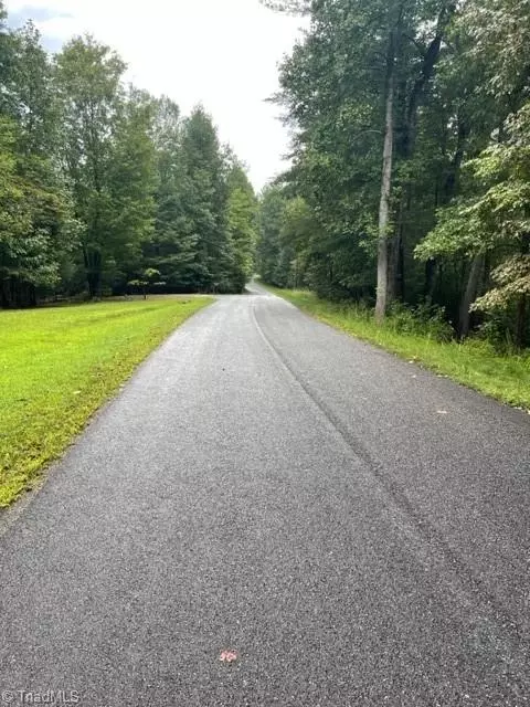 22 Triple Cove Dr, Wilkesboro, NC 28697