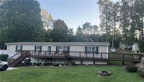 7039 Reddy Foxx Ln, Thomasville, NC 27360
