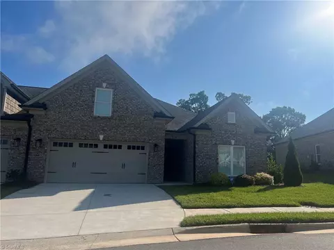 112 Park Pl, King, NC 27021