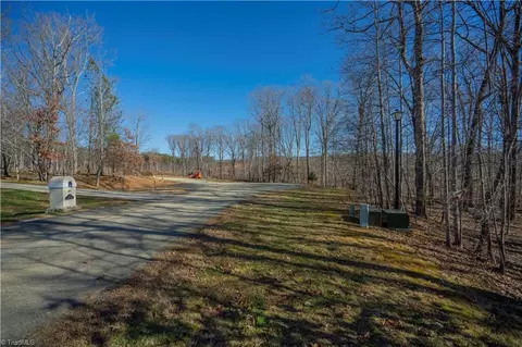 400 Miners Trl S, Lexington, NC 27292