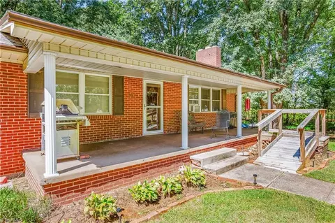 2709 Country Club Rd, Yadkinville, NC 27055
