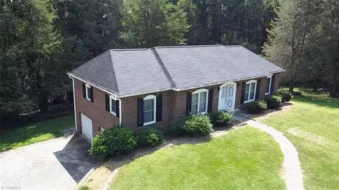 1750 Meadow Glen Dr, Winston Salem, NC 27107