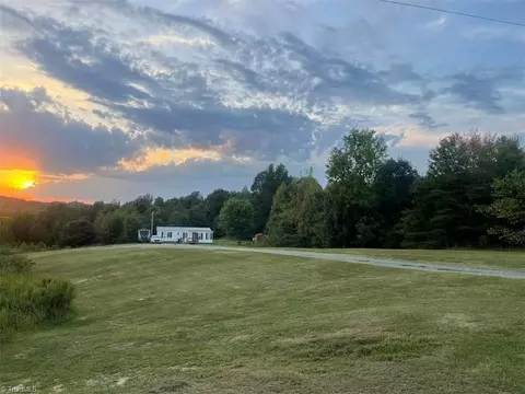 670 Park Ave E, Lexington, NC 27292
