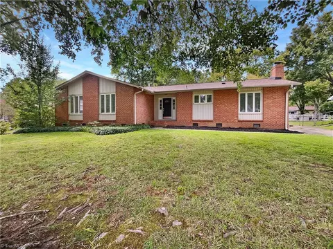 1911 Greenstone Pl, High Point, NC 27265