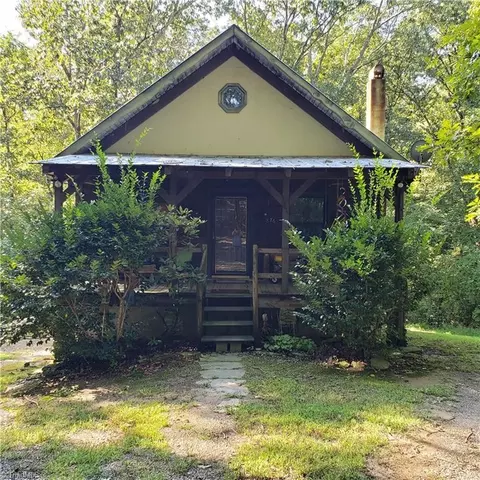 876 Gwyn St, Ronda, NC 28670