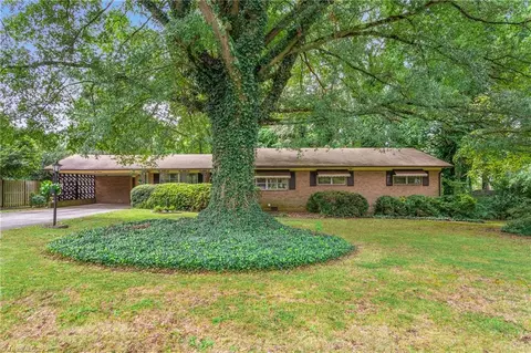 113 Tangle Dr, Jamestown, NC 27282