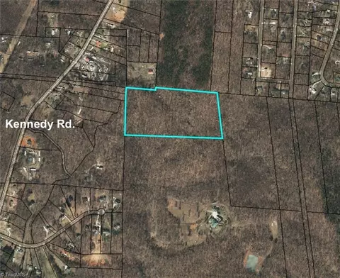 000 Blythe Dr, Thomasville, NC 27360