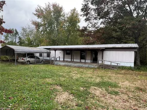 188 Wayne St, Mount Airy, NC 27030