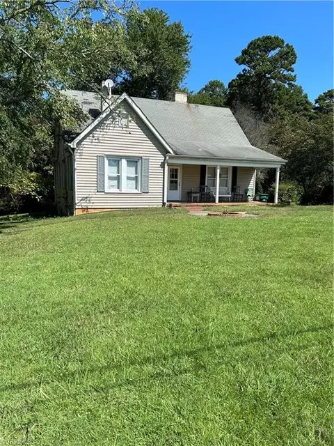 331 King St E, King, NC 27021 photo 1