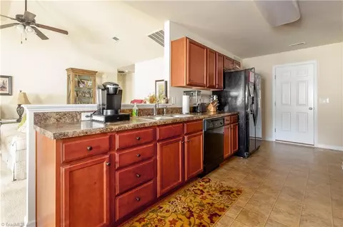 669 Chas Ct, High Point, NC 27265 photo 5