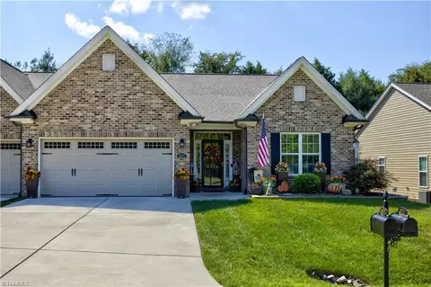 6015 Sunny Brook Dr, Clemmons, NC 27012