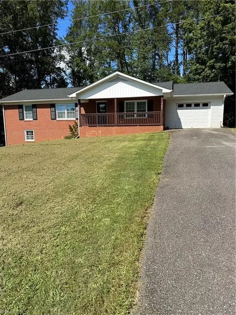 721 52 Byp W, Pilot Mountain, NC 27041