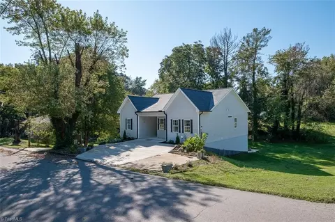130 Robin Rd E, Elkin, NC 28621 photo 2