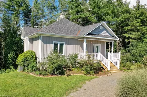 310 Highland Hills Dr, Ennice, NC 28623