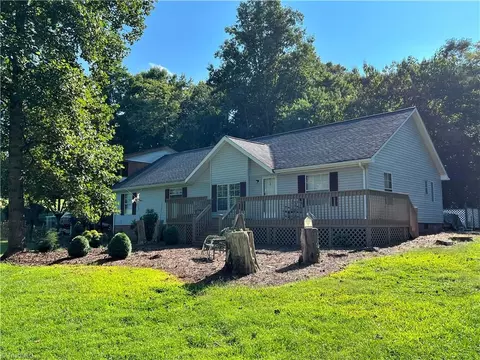 177 Lester Wood Dr, North Wilkesboro, NC 28659
