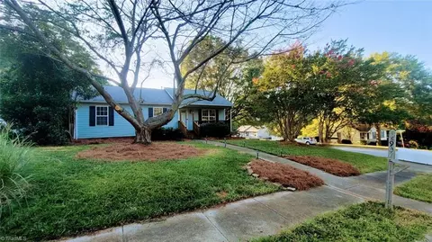 2907 Westgate Dr, High Point, NC 27265 photo 2