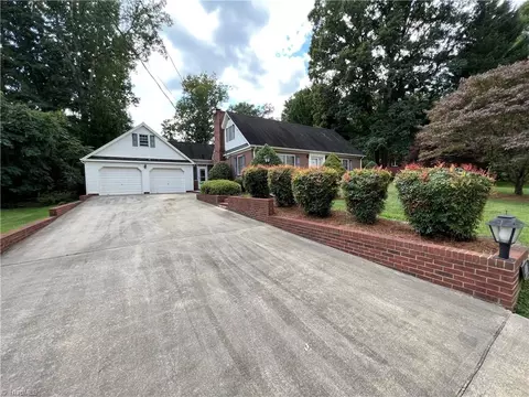 406 Spring St, King, NC 27021 photo 9