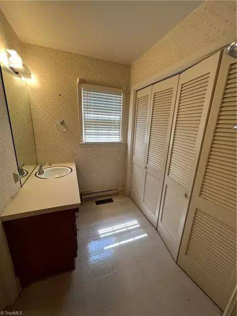 406 Spring St, King, NC 27021 photo 37
